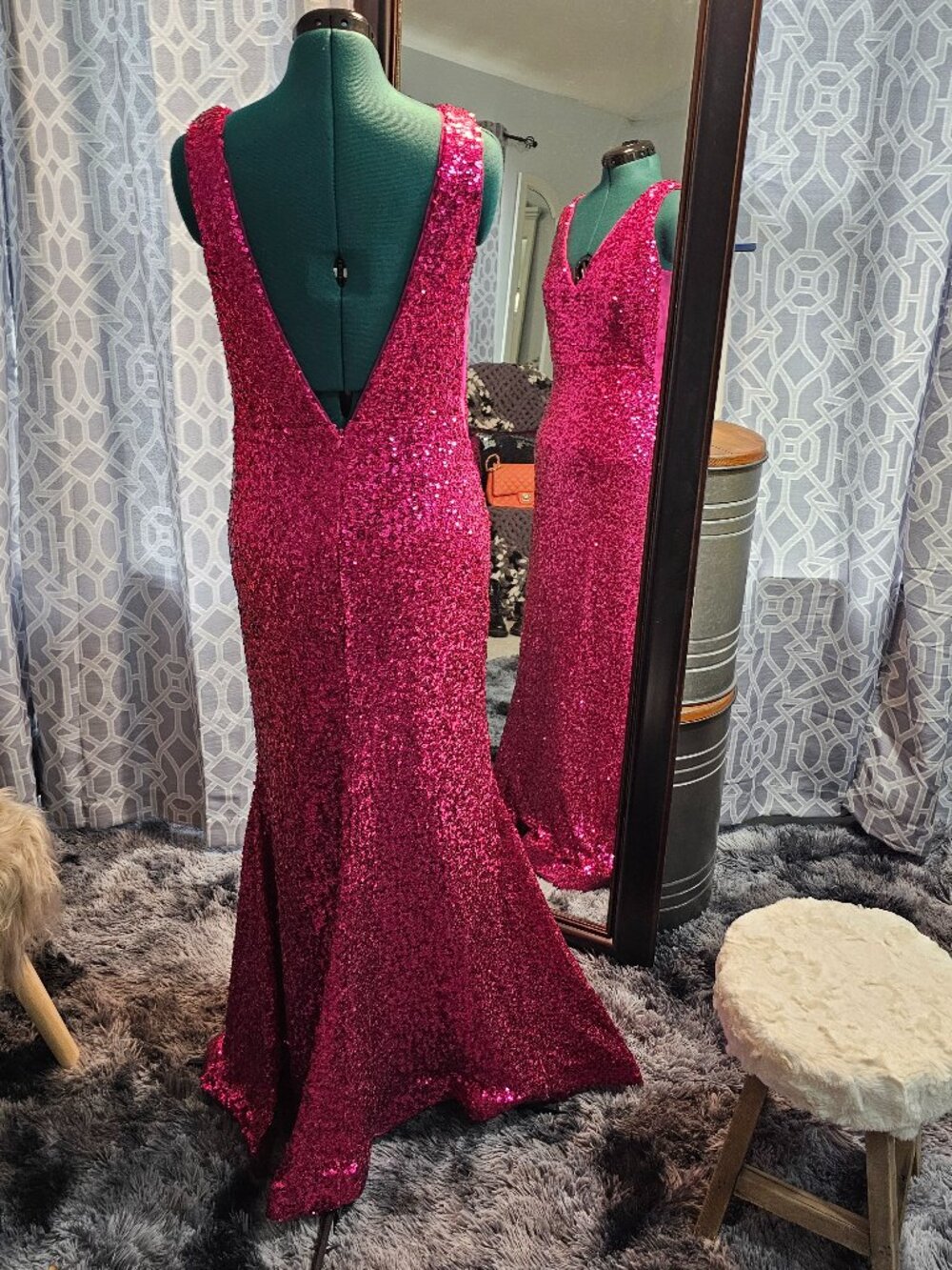 Morgan & Co Chloé Sequined Gown – Size 9 – Fuchsia A‑Line Formal Dress - Picture 5 of 7